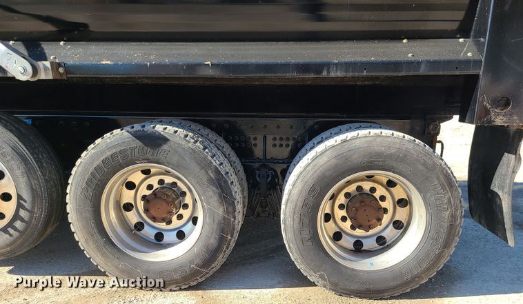 image for item MJ9480 2023 Peterbilt 567  dump truck