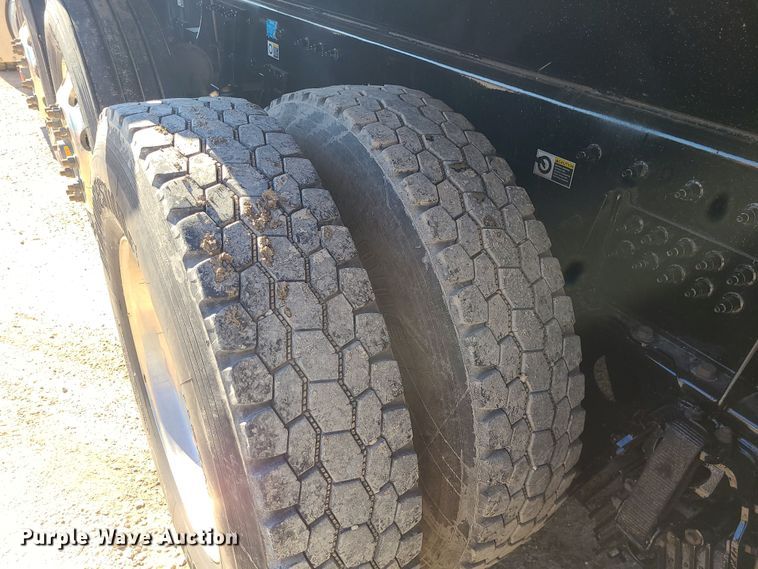 image for item MJ9480 2023 Peterbilt 567  dump truck