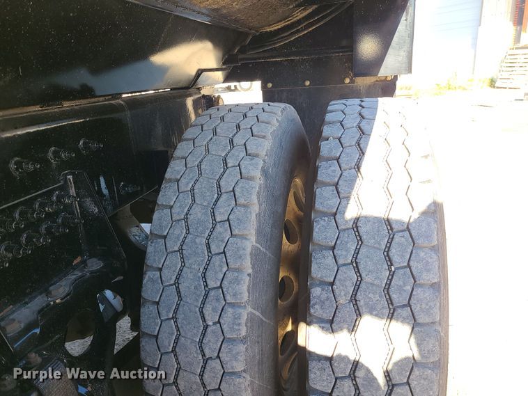 image for item MJ9480 2023 Peterbilt 567  dump truck