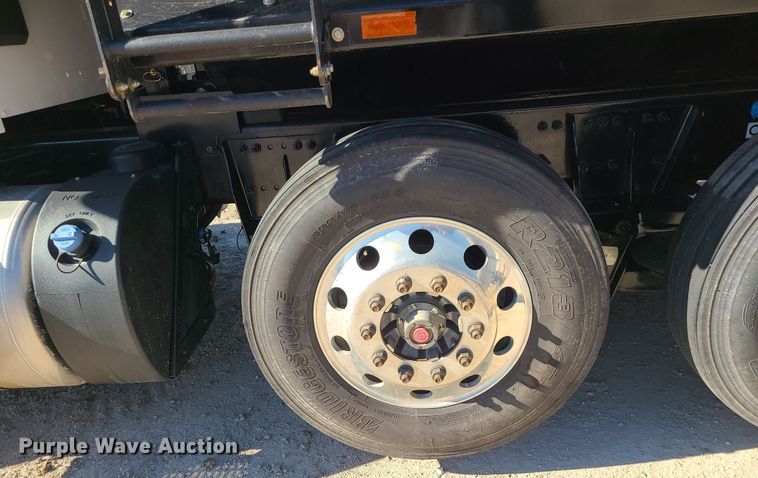 image for item MJ9480 2023 Peterbilt 567  dump truck