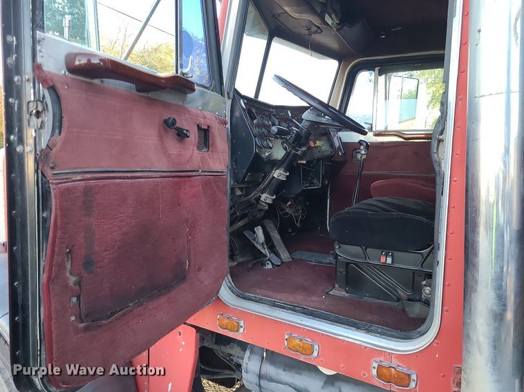 image for item MJ9481 1987 Peterbilt 379  dump truck