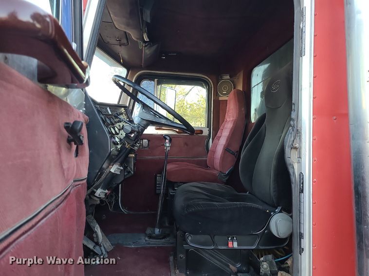 image for item MJ9481 1987 Peterbilt 379  dump truck