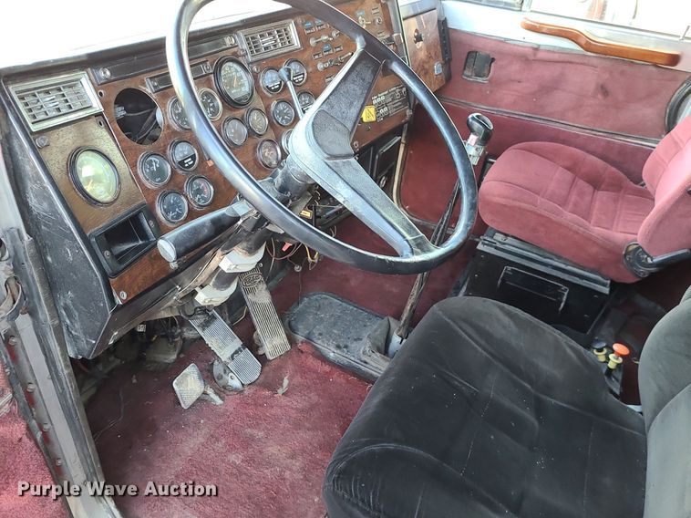 image for item MJ9481 1987 Peterbilt 379  dump truck