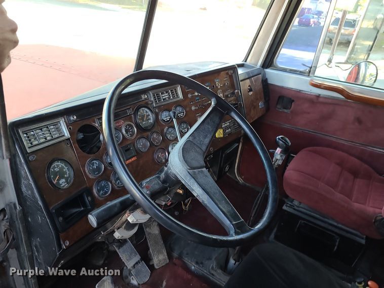 image for item MJ9481 1987 Peterbilt 379  dump truck