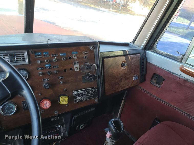 image for item MJ9481 1987 Peterbilt 379  dump truck