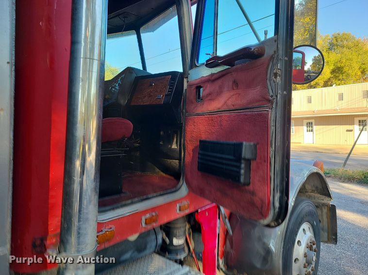 image for item MJ9481 1987 Peterbilt 379  dump truck