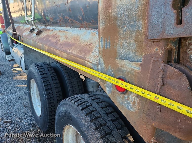 image for item MJ9481 1987 Peterbilt 379  dump truck