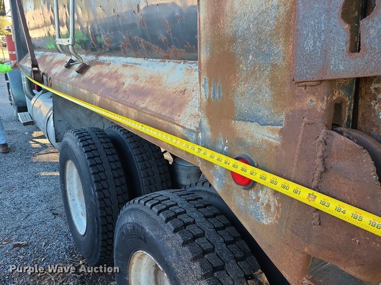 image for item MJ9481 1987 Peterbilt 379  dump truck