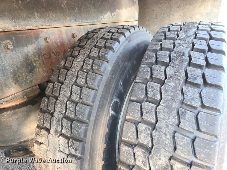 image for item MJ9481 1987 Peterbilt 379  dump truck