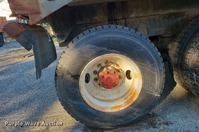 image for item MJ9481 1987 Peterbilt 379  dump truck