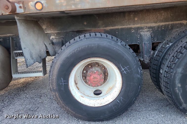 image for item MJ9481 1987 Peterbilt 379  dump truck