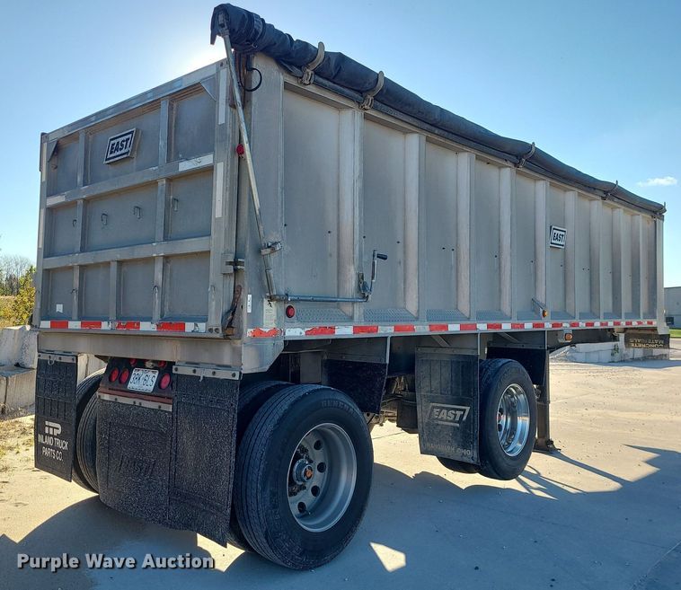 image for item MJ9484 2007 East  dump trailer