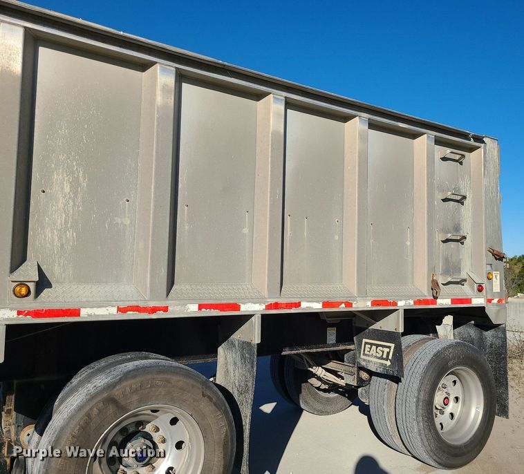 image for item MJ9484 2007 East  dump trailer