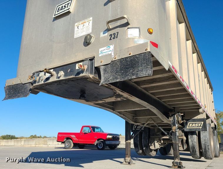 image for item MJ9484 2007 East  dump trailer