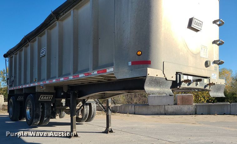 image for item MJ9484 2007 East  dump trailer