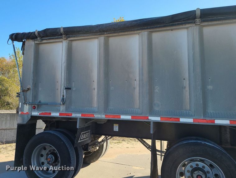 image for item MJ9484 2007 East  dump trailer