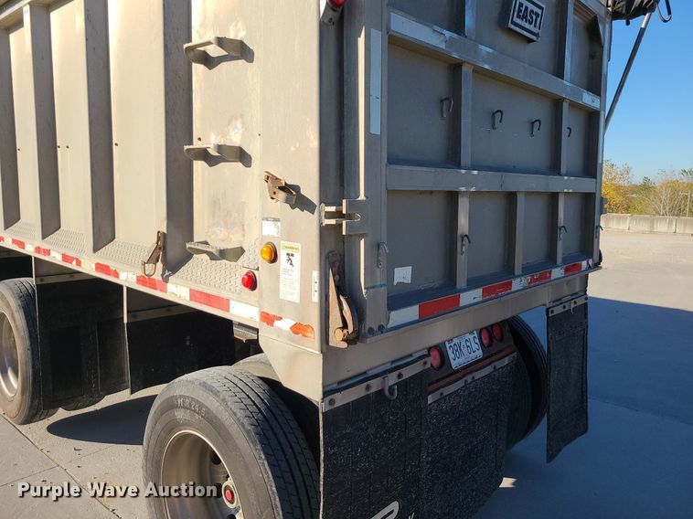 image for item MJ9484 2007 East  dump trailer