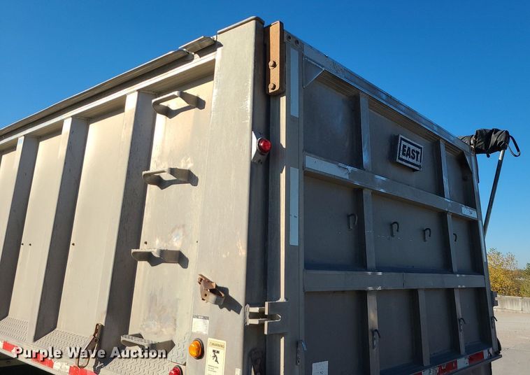 image for item MJ9484 2007 East  dump trailer