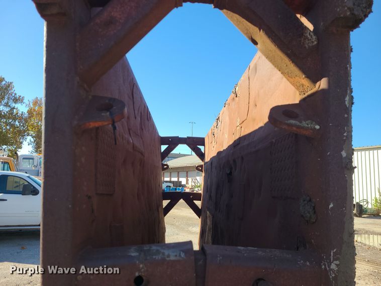 image for item MJ9491 Trench box