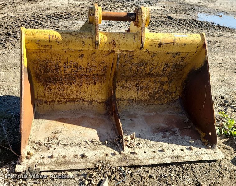 image for item MJ9492 Caterpillar Fits 325D  excavator bucket
