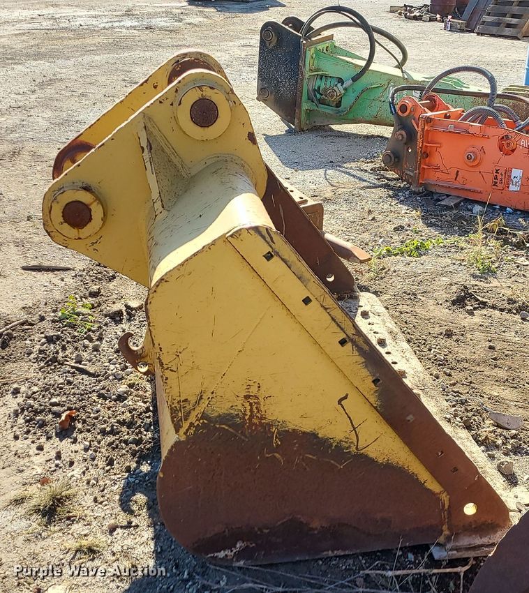 image for item MJ9492 Caterpillar Fits 325D  excavator bucket