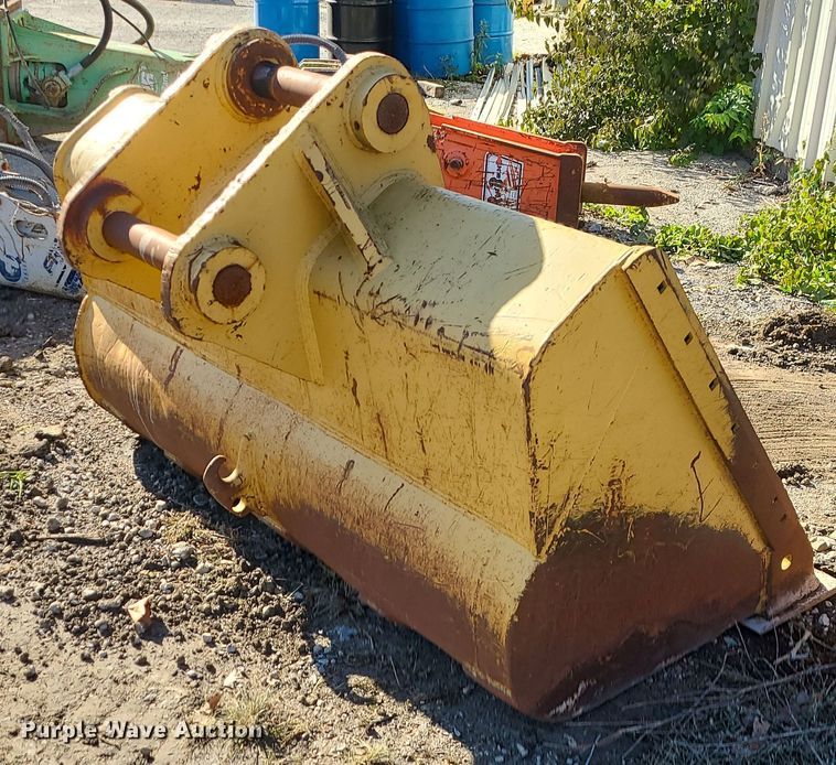 image for item MJ9492 Caterpillar Fits 325D  excavator bucket