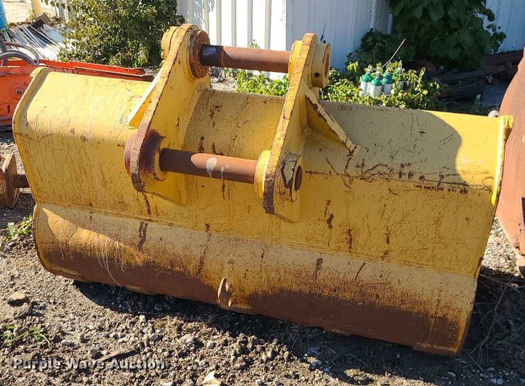 image for item MJ9492 Caterpillar Fits 325D  excavator bucket