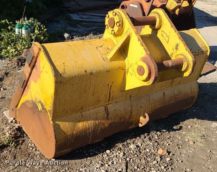 image for item MJ9492 Caterpillar Fits 325D  excavator bucket