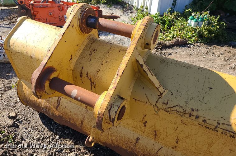 image for item MJ9492 Caterpillar Fits 325D  excavator bucket