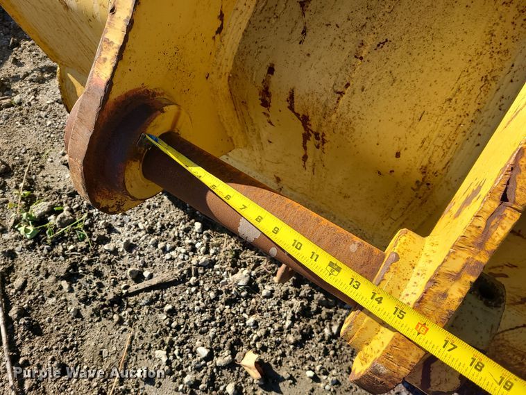 image for item MJ9492 Caterpillar Fits 325D  excavator bucket