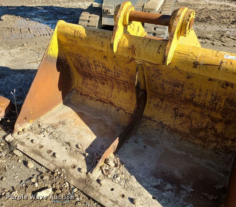 image for item MJ9492 Caterpillar Fits 325D  excavator bucket