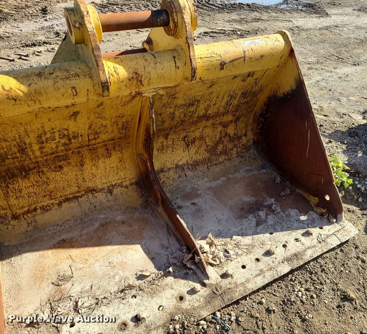 image for item MJ9492 Caterpillar Fits 325D  excavator bucket