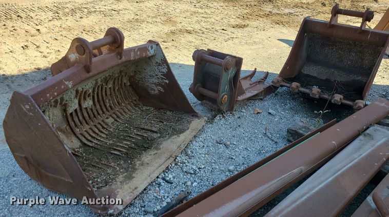 image for item MJ9493 (2) excavator buckets