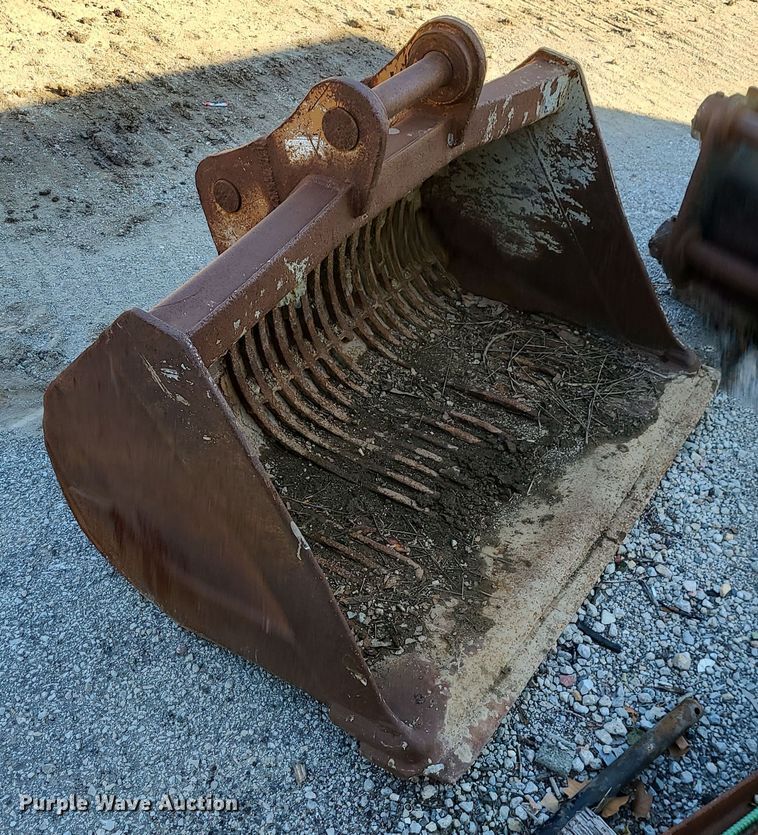 image for item MJ9493 (2) excavator buckets