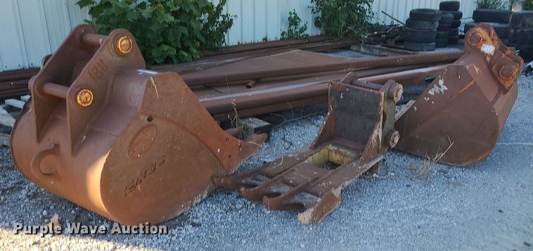 image for item MJ9493 (2) excavator buckets