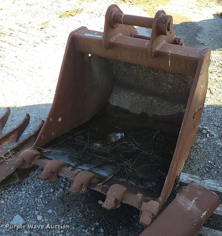 image for item MJ9493 (2) excavator buckets