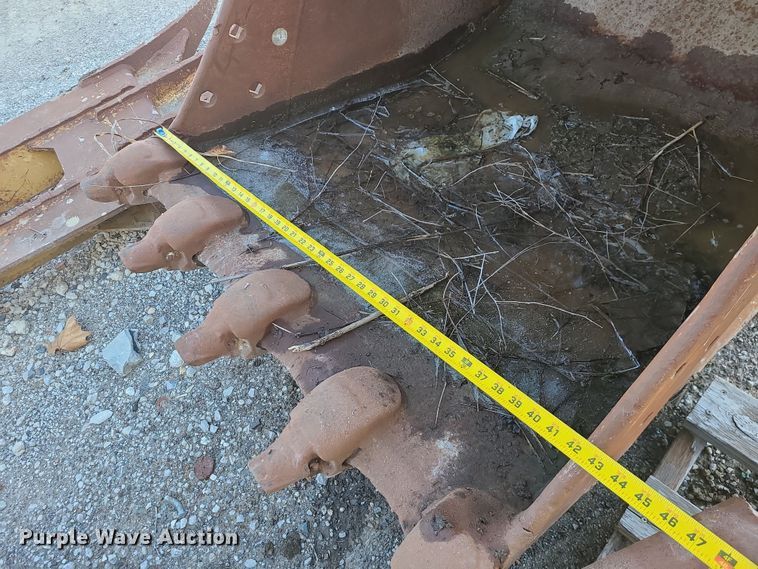 image for item MJ9493 (2) excavator buckets