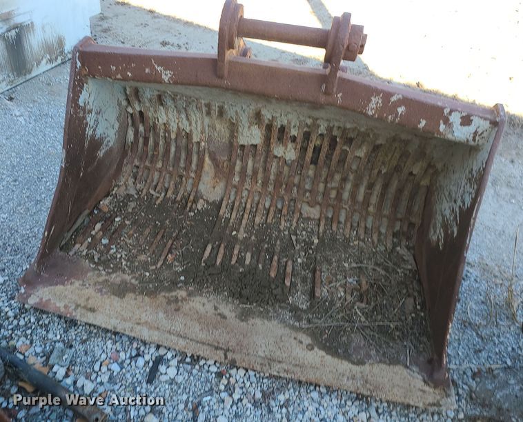 image for item MJ9493 (2) excavator buckets