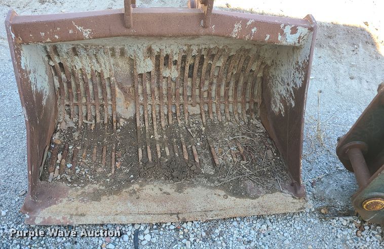 image for item MJ9493 (2) excavator buckets