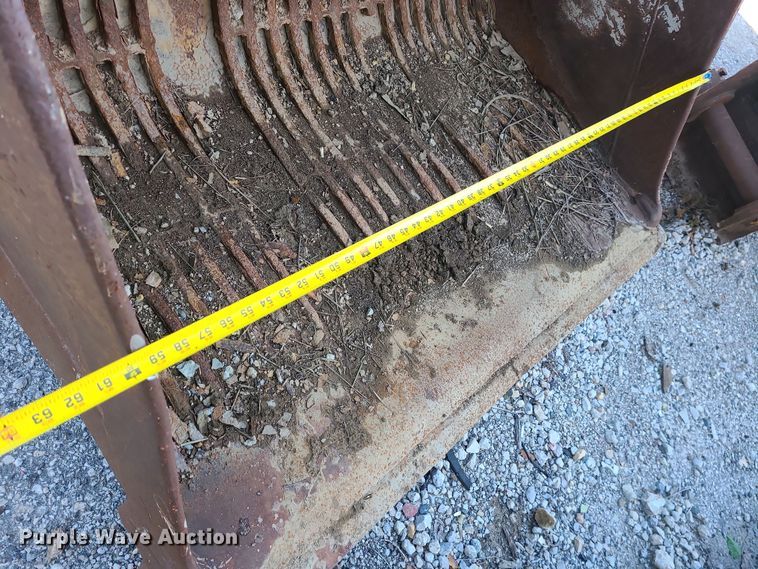 image for item MJ9493 (2) excavator buckets