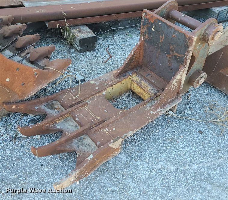 image for item MJ9493 (2) excavator buckets