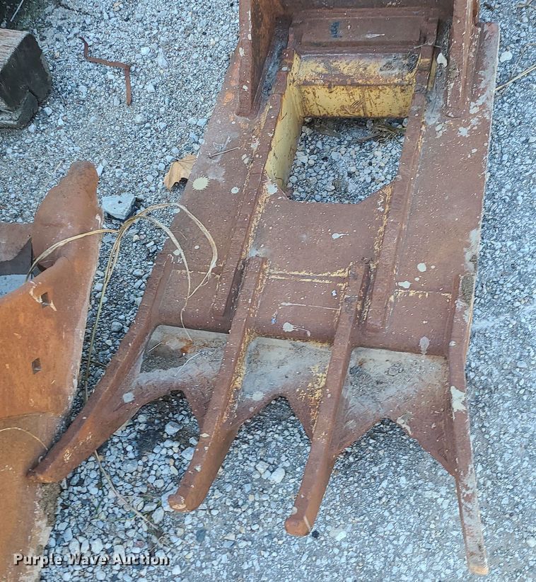 image for item MJ9493 (2) excavator buckets