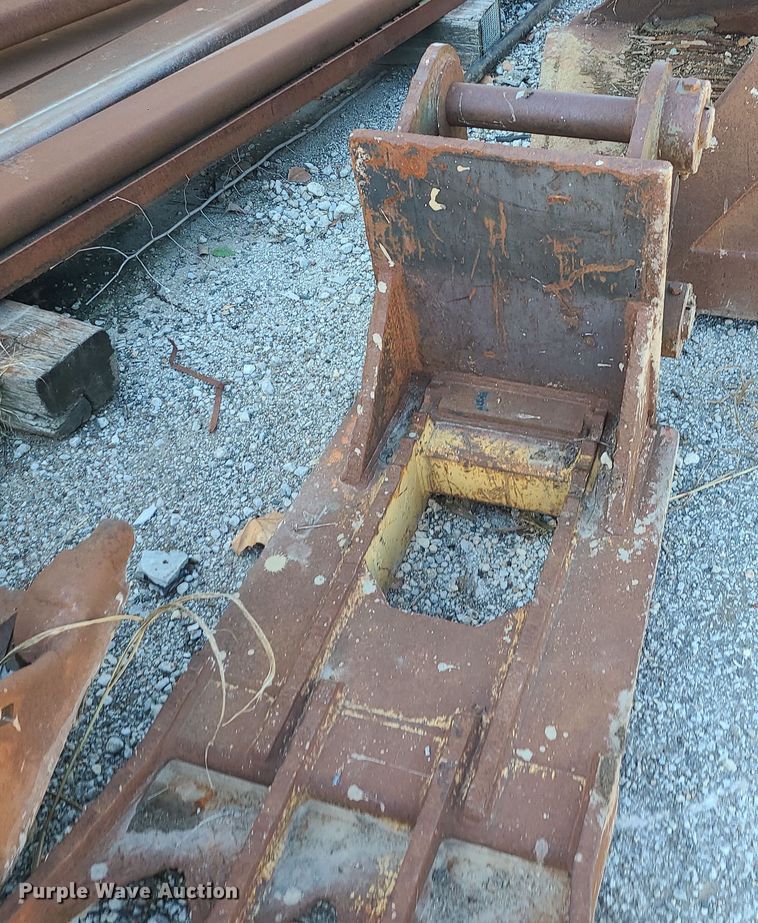 image for item MJ9493 (2) excavator buckets