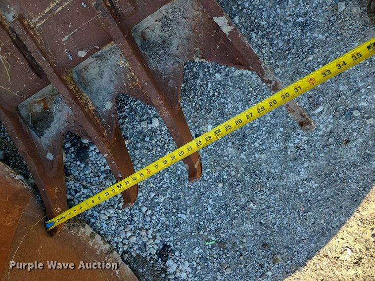 image for item MJ9493 (2) excavator buckets