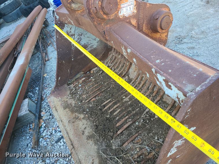 image for item MJ9493 (2) excavator buckets