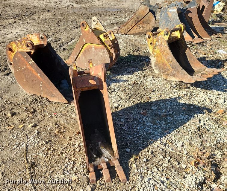 image for item MJ9494 (4) backhoe buckets