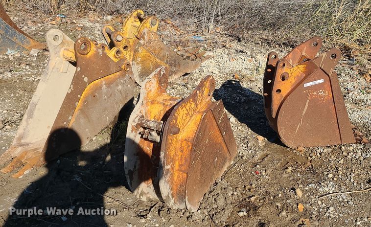 image for item MJ9494 (4) backhoe buckets
