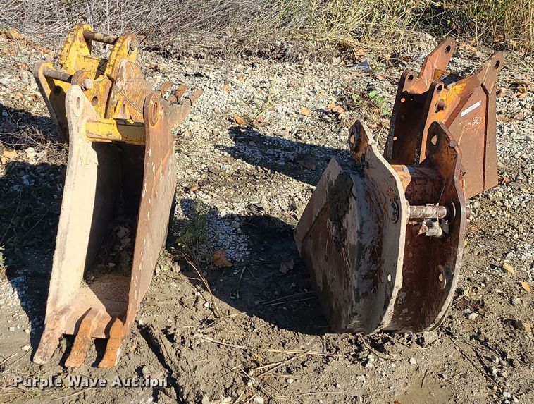 image for item MJ9494 (4) backhoe buckets