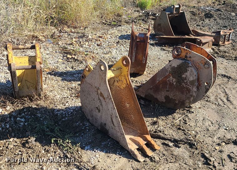 image for item MJ9494 (4) backhoe buckets