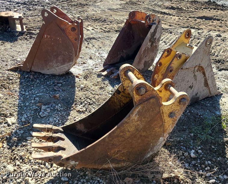 image for item MJ9494 (4) backhoe buckets